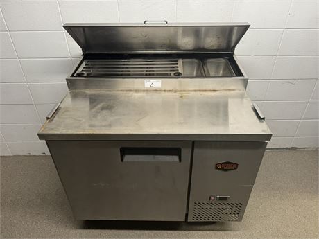 Lot 2 - RedSeal Food Equipment Pizza Preparation Table